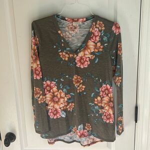 Viamor Gray floral soft top v-neck with flowers